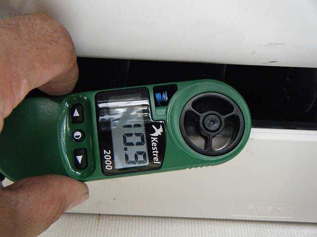 業務用エアコンの洗浄後温度測定